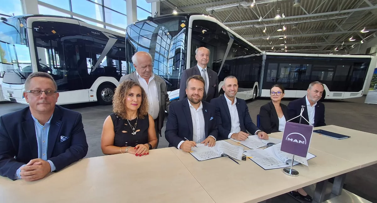 Inwestycje, metrowy elektryczny trafi Starachowic Pierwszy autobus historii miasta - zdjęcie, fotografia