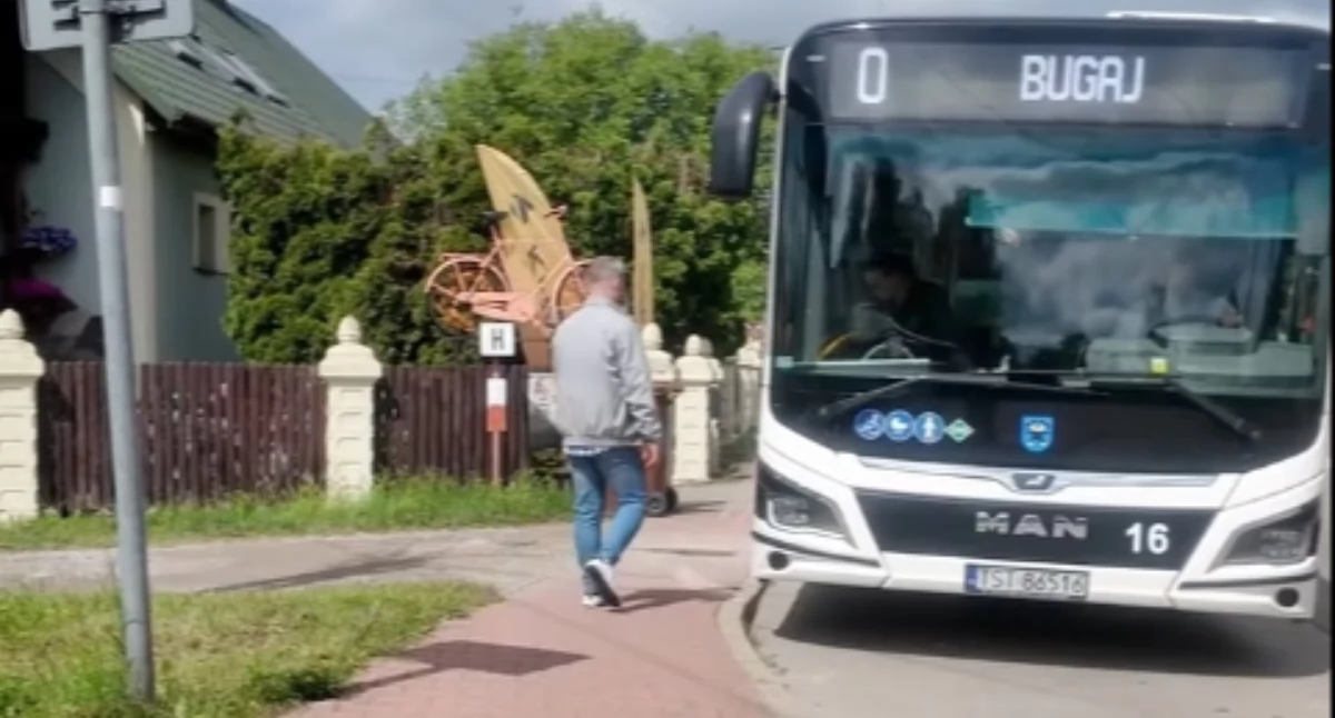 Komunikaty i ogłoszenia, Bezpieczeństwo zaczyna małych rzeczy przypomina pasażerom zasady korzystania autobusów - zdjęcie, fotografia