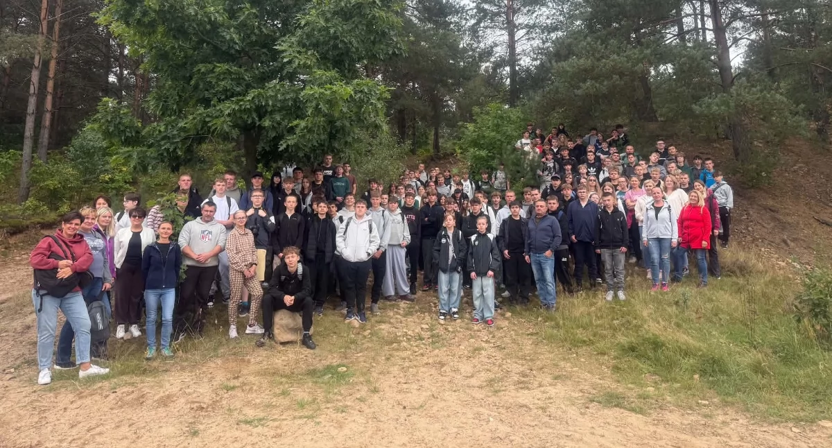 Edukacja, Pierwszaki poznali sport wspólna zabawa - zdjęcie, fotografia