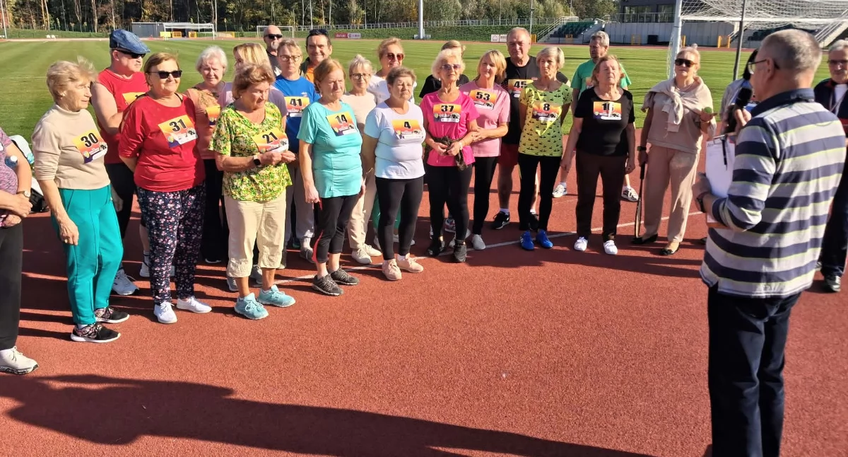 Wydarzenia, Senioriada stadionie Starachowicach Seniorzy sprawdzili swoją sprawność - zdjęcie, fotografia