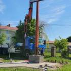 Krzyż stanął we wtorek, 15 czerwca, w pobliżu budynku spółdzielni 