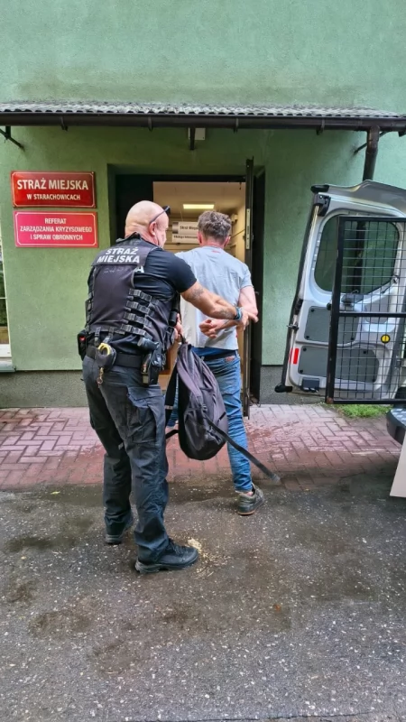 Przeszkadzały kwiatki na moście, zapłaci mandat