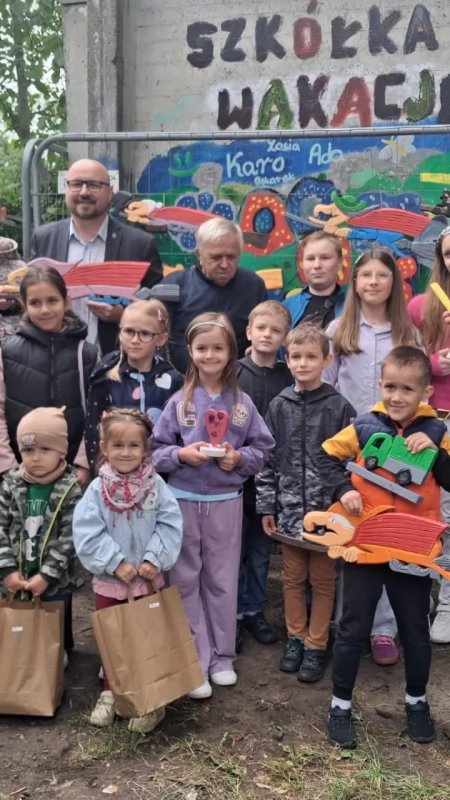 Legendy świętokrzyskie ożyły w drewnie. Finał Letniej Szkółki Rzeźbiarskiej w Starachowicach