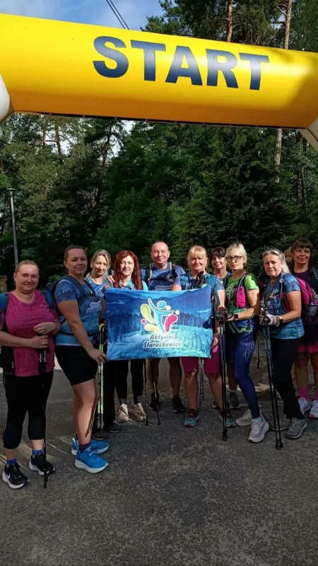 Pieszy maraton na 50 km i nasza ekipa z kolejnymi kilometrami. Na mecie debiutant... 