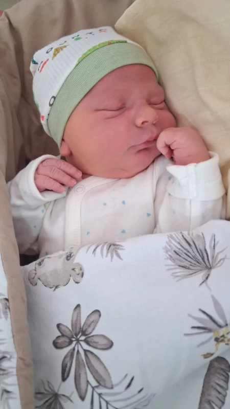 Gabriel urodził się 12 lipca