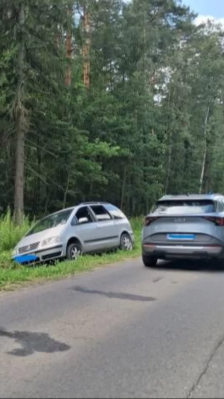 Pijany kierowca potrącił pieszego i wjechał do rowu. Był poszukiwany przez policję
