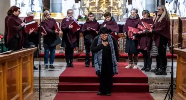 Szkoła Chórlana pod batutą Bożeny Magdaleny Mrózek rozwija skrzydła. Śpiewaj razem z nami - zachęca dyrygent chóru Kamerton!