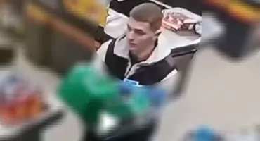Policja poszukuje sprawców kradzieży w starachowickim sklepie. Apel do świadków