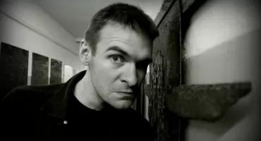 Historia, poezja, muzeum – wszystko to jest opowieścią: rozmowa z Pawłem Kołodziejskim 