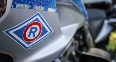Zderzenie dwóch audi na rondzie w Starachowicach. 49-latka doprowadziła do kolizji