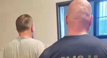Ciosy zadawali kijem bejsbolowym i pałką teleskopową. Dwaj mężczyźni aresztowani za usiłowanie zabójstwa