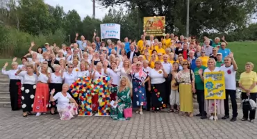 Niesamowite święto seniorów w Starachowicach: pełna pozytywnej energii zabawa w amfiteatrze!  