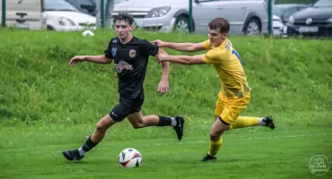 Festyn bramek w Starachowicach!  Rezerwy Stara wygrywają 7:0. Galeria zdjęć z meczu!