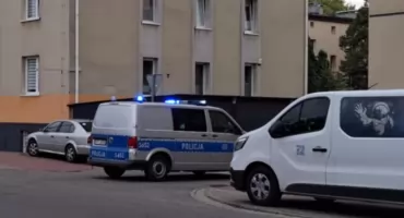 23-latek na publicznych występach