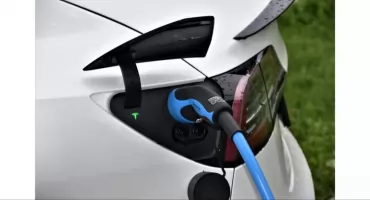 Szybkie ładowanie samochodów elektrycznych – co warto wiedzieć o różnej mocy ładowania?