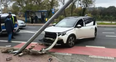 Ścięta latarnia na ulicy Piłsudskiego