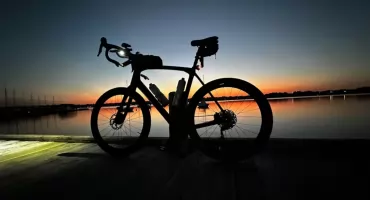 Rower w samochodzie czy na bagażniku? Sprawdź, które rozwiązanie jest lepsze