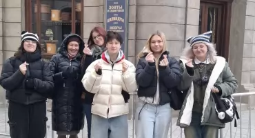 Uczniowie ZSZ nr 1 na planie filmowym Lalki