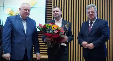 Piotr Ambroszczyk z wyróżnieniem wojewody. Doceniono innowacje i zaangażowanie w pomocy społecznej
