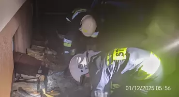 Pożar o 5.00 nad ranem. Rodzina z dzieckiem musiała się ewakuować z domu