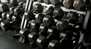 Jak wybrać profesjonalne urządzenia do klubu fitness? Przewodnik zakupowy