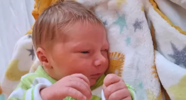 JULIAN urodził się 9 grudnia