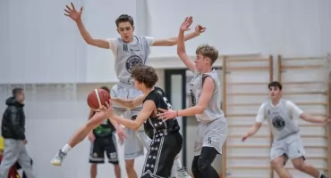 Koszykówka U-17. Porażka i zwycięstwo Basketu