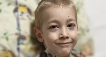 Każda godzina decyduje o życiu Adasia. Nowotwór odbiera mu dzieciństwo!