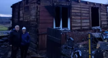 Dramatyczna historia pary, której życie legło w gruzach po pożarze. Liczą na odbudowę domu.