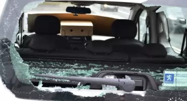 Zniszczone auta, szybka reakcja policji. Wandalom ze Starachowic grozi więzienie