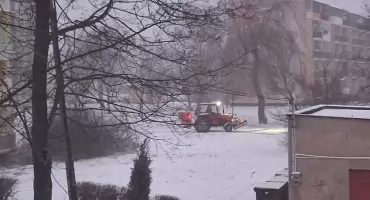 Zimowy paraliż na drogach,  kierowcy i piesi narzekają 