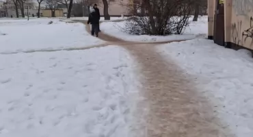 Lodowisko na chodnikach Starachowic - miejscami bardzo niebezpiecznie