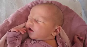 ALEKSANDRA przyszła na świat 10 lutego