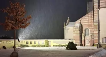 Opactwo Cysterskie w Wąchocku ze wsparciem na elewację