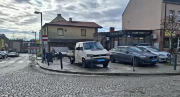 Utrudnione parkowanie i płatna strefa w starachowickim Rynku