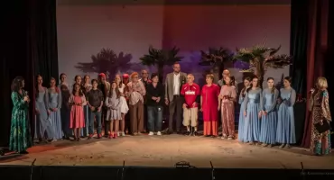 Cień na piasku w Parku Kultury