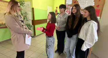 Mała szkoła z wielkim sercem. Wolontariat z pomocą dla Olgi