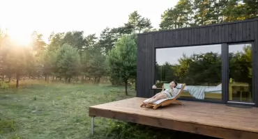 Dom z kontenerów morskich – Jak zbudować domek letniskowy?