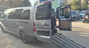 Bus dla niepełnosprawnych i opaski dla seniorów