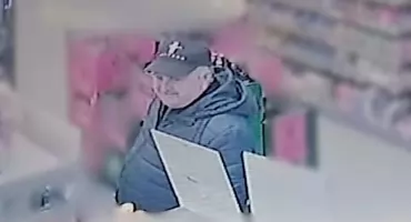 Policja poszukuje mężczyzny w sprawie przywłaszczenia karty płatniczej