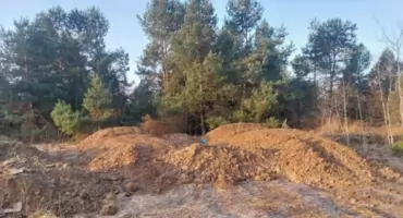 Obornik przy przejeździe kolejowym w Marcinkowie. Mieszkańcy skarżą się na fetor!