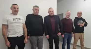 Burzliwe walne zebranie w Starze Starachowice. Rezygnacje, chaos i przerwane obrady