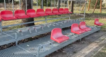 Wandalizm na stadionie Wodnika i sportowe emocje w A i B klasie