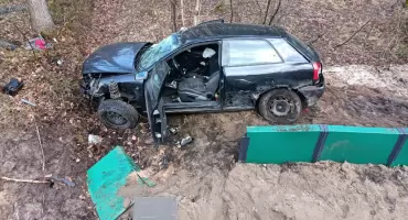 Tragiczny wypadek pod Starachowicami. 33-letni kierowca zginął po dachowaniu auta