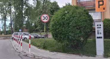 Burzliwa dyskusja o parkowaniu w Starachowicach. Mieszkańcy nie chcą likwidacji płatnej strefy