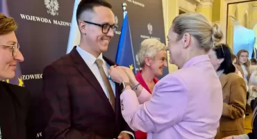 Starosta starachowicki Piotr Babicki z Medalem Komisji Edukacji Narodowej