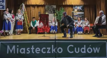 Takie rzeczy tylko w gm. Wąchock. Mieszczanin i grumbek w mieście cudów