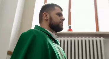 Jak powstają ornaty kapłańskie i dlaczego rzemiosło wciąż ma znaczenie
