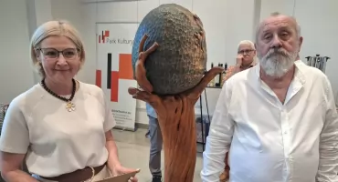 Dłutem potrafi tchnąć ducha w swoje rzeźby. 50 lat pasji i twórczej, fizycznej pracy Leszka Drożdża