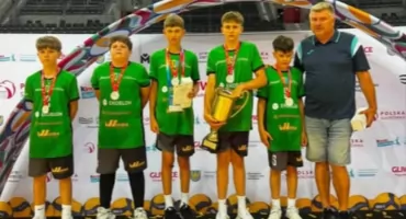 Nasi siatkarze na podium. Brawo zawodnicy Leonarda z gm. Mirzec